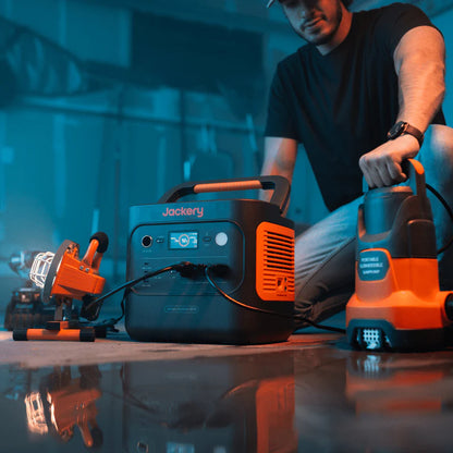 Jackery 2000 v2 Portable Power Station 2042 Wh Capacity 2200W Output Kits